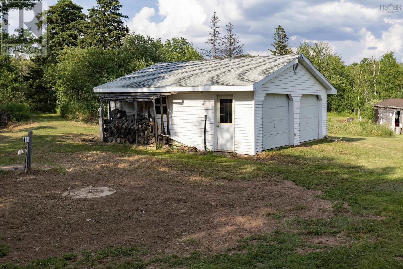 9525 Highway 6 - 7