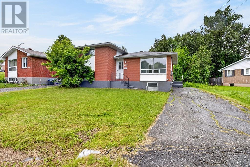 1543 Carling Crescent - 1