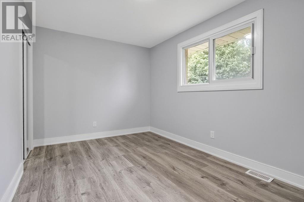 1543 Carling Crescent - 10