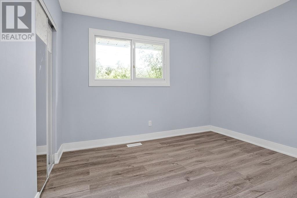 1543 Carling Crescent - 11