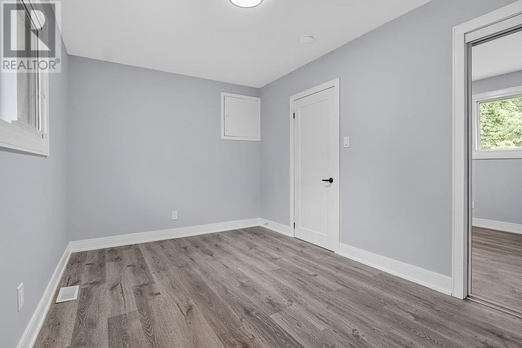 1543 Carling Crescent - 12