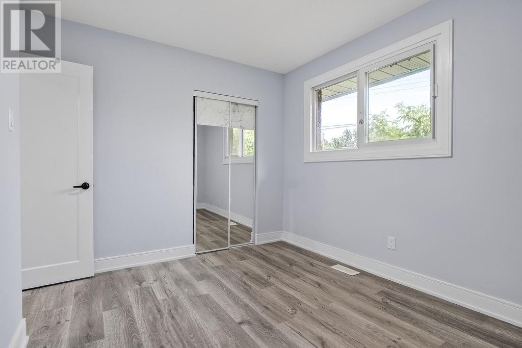 1543 Carling Crescent - 13