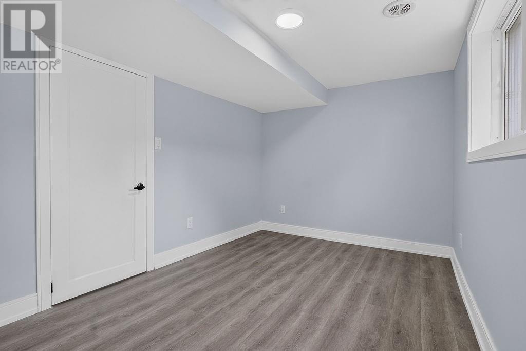 1543 Carling Crescent - 20
