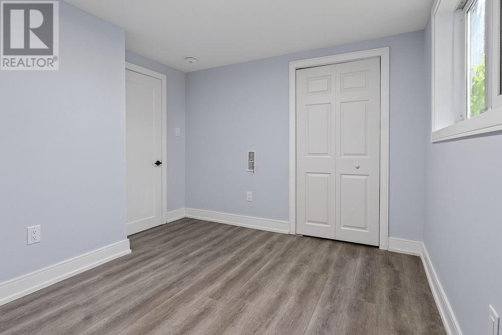 1543 Carling Crescent - 21