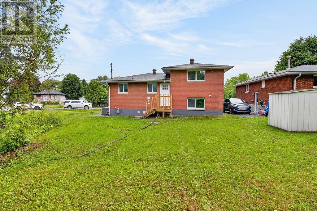 1543 Carling Crescent - 24
