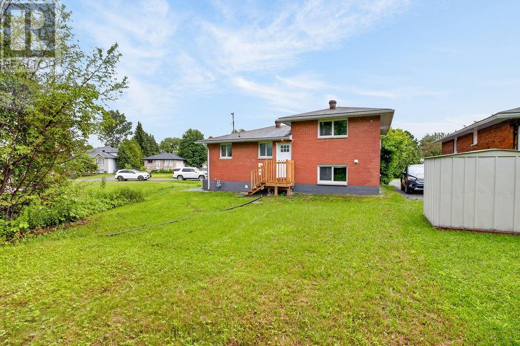 1543 Carling Crescent - 28