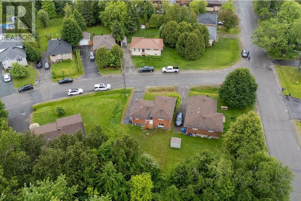 1543 Carling Crescent - 32