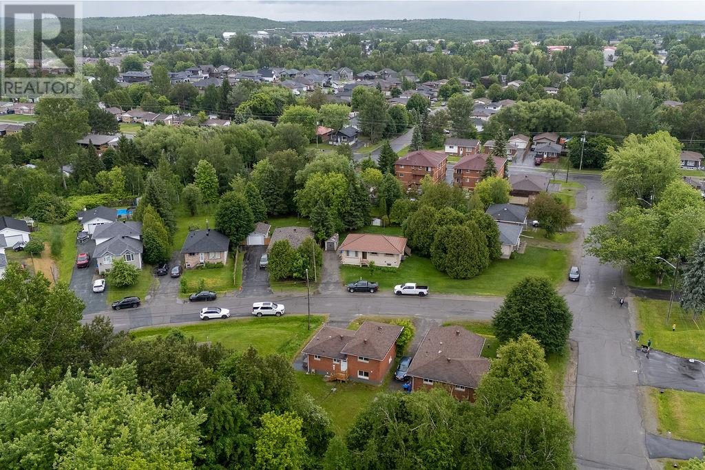 1543 Carling Crescent - 33