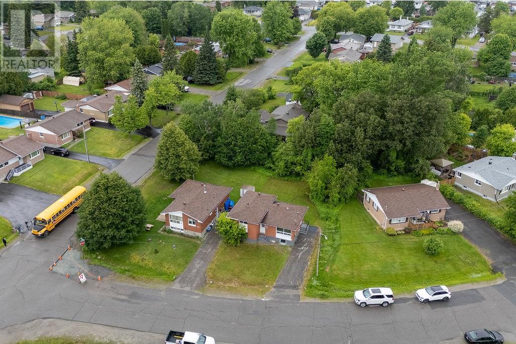 1543 Carling Crescent - 34