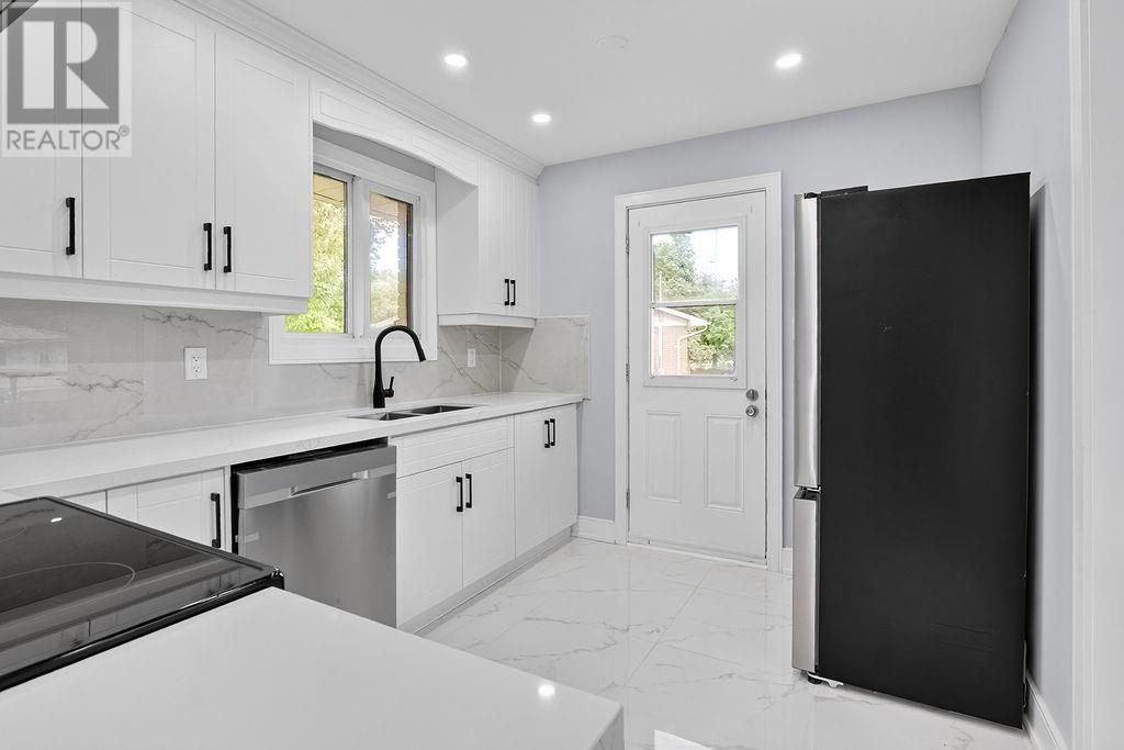 1543 Carling Crescent - 4
