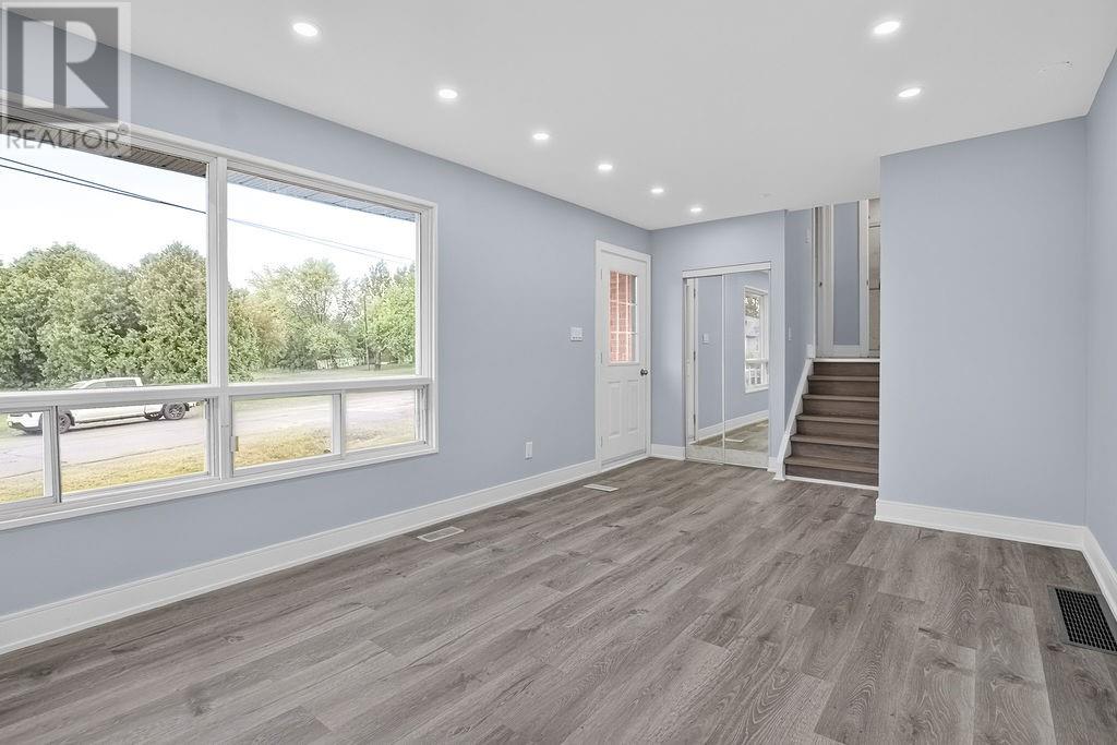 1543 Carling Crescent - 8