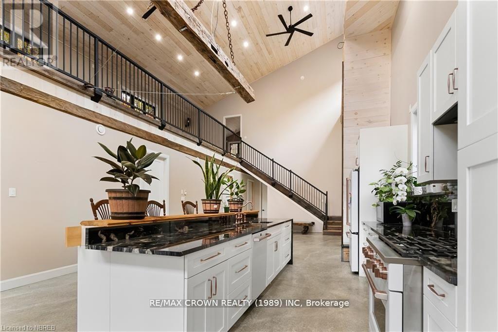24 SUN VALLEY WAY - 13