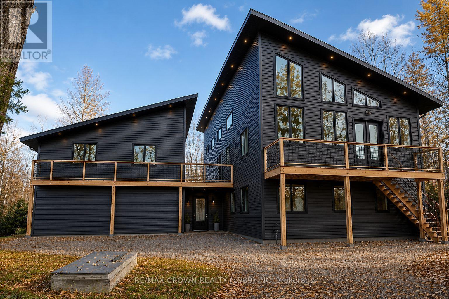 24 SUN VALLEY WAY - 3
