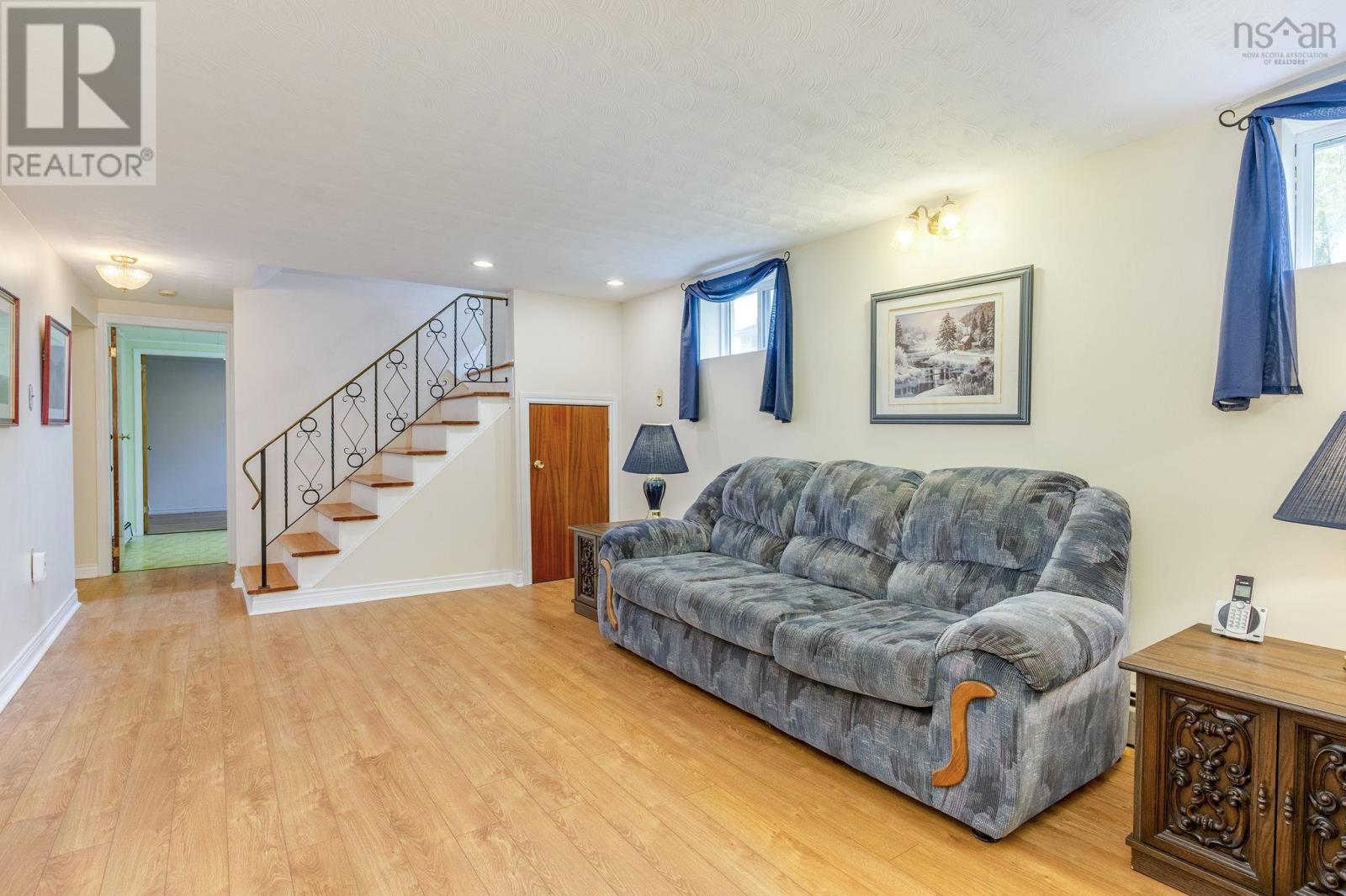 21 Canary Crescent - 32