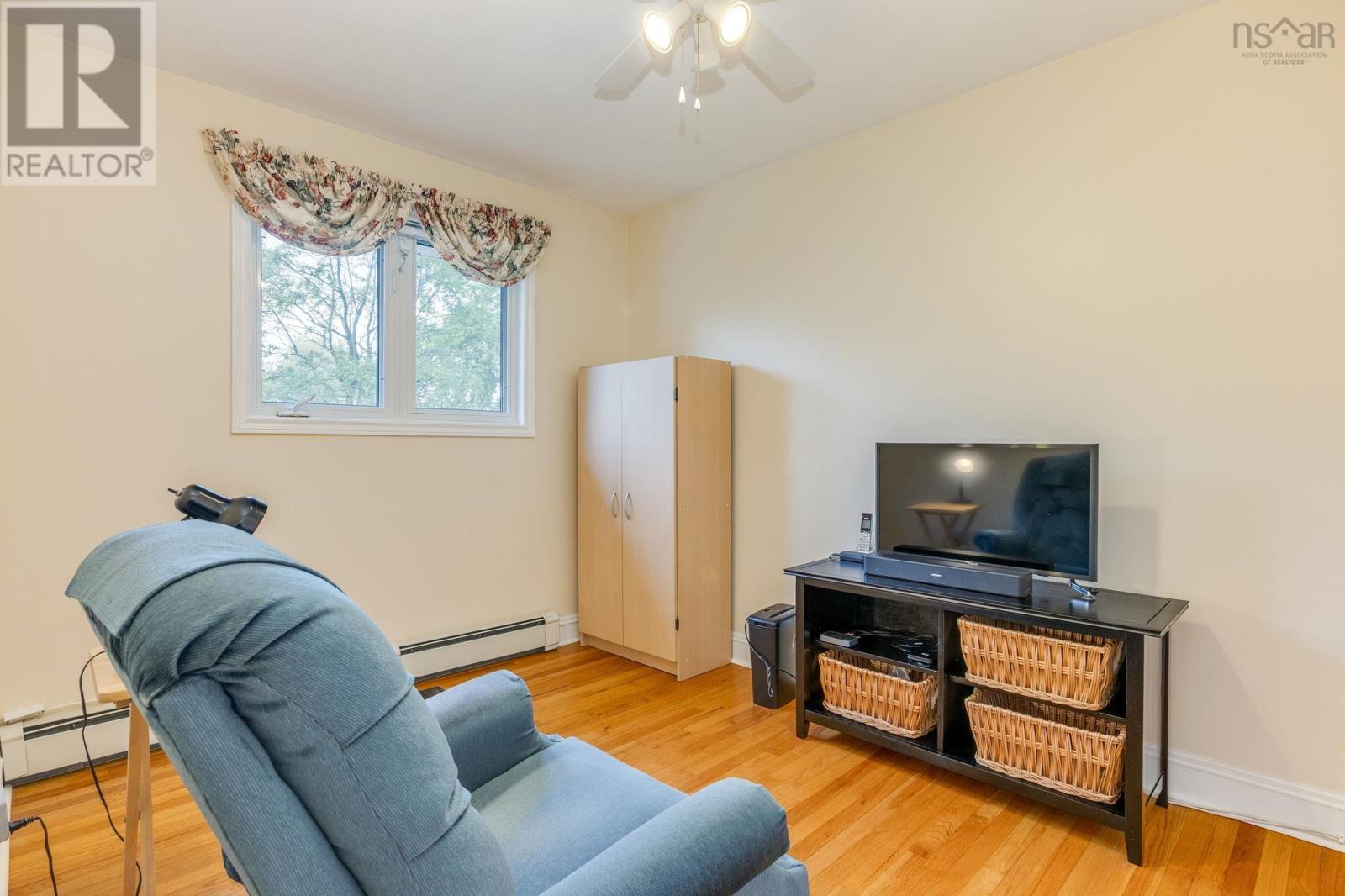 21 Canary Crescent - 28