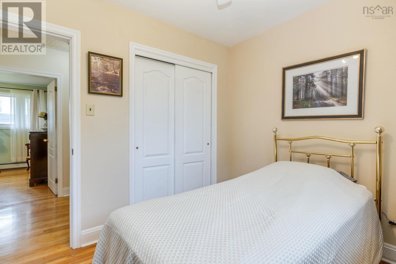 21 Canary Crescent - 26