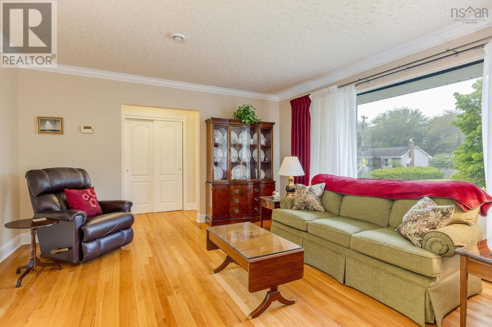 21 Canary Crescent - 13