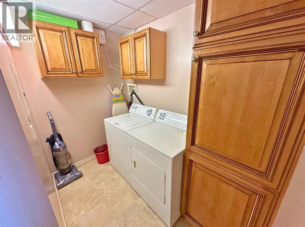 # 318, 5300 48 Street - 24