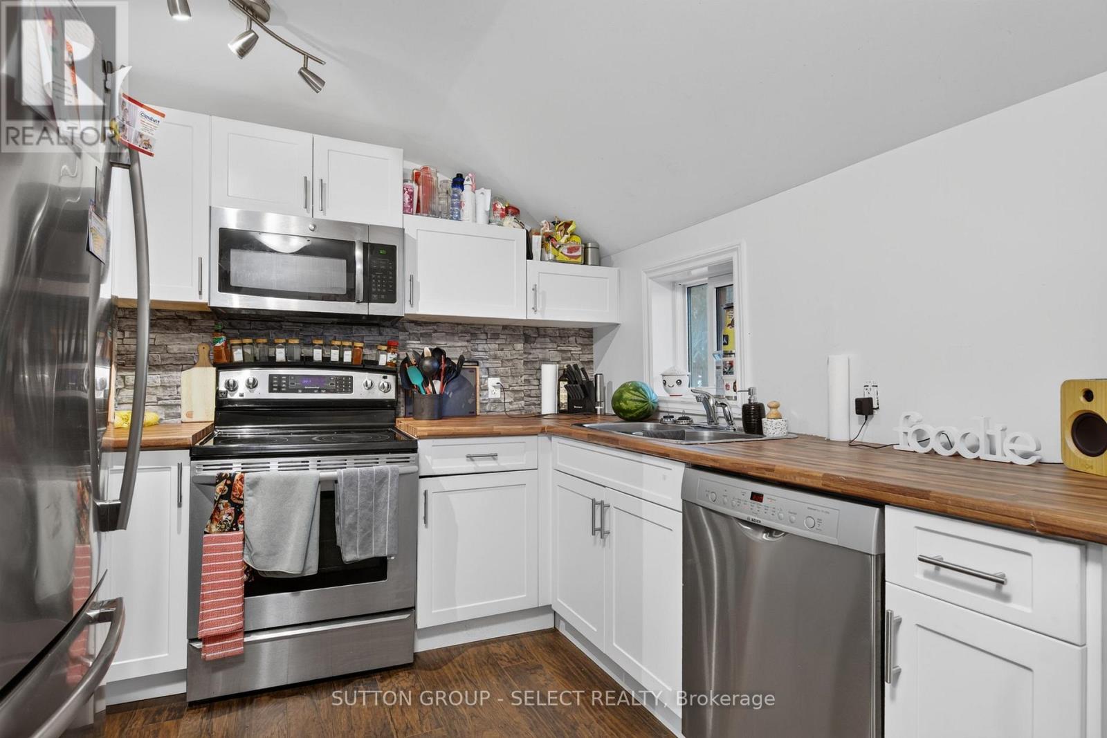 174 CLARENCE STREET - 14