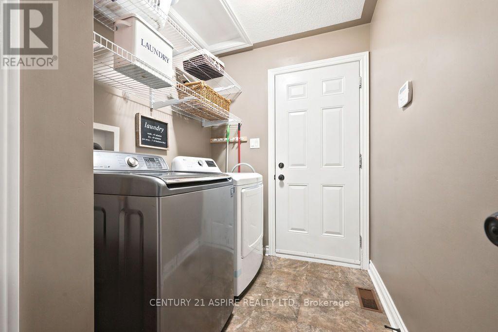 48 PLUM TREE LANE, Ottawa. Luxury613. By Peter Sagos - Image 39