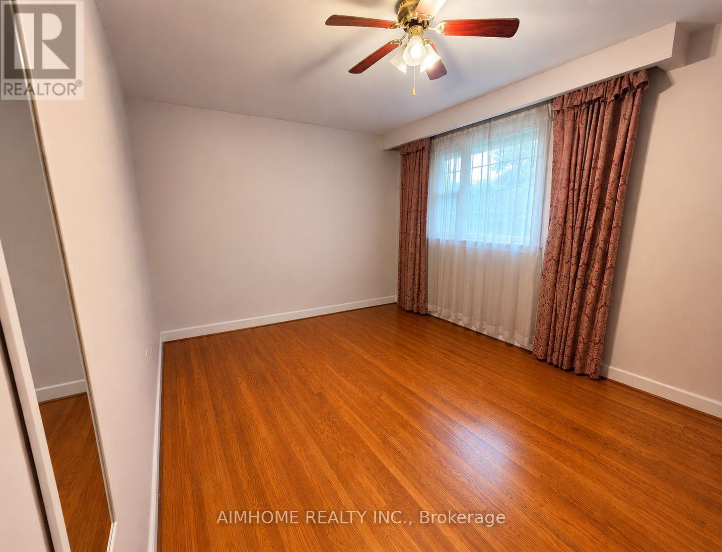 25 BURBANK DRIVE - 4