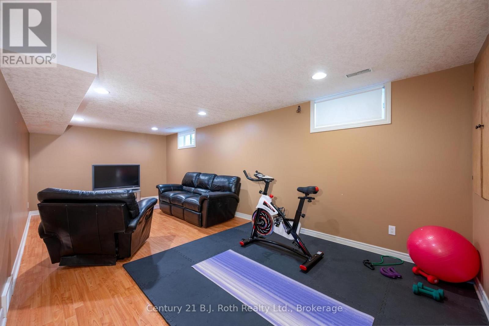 58 MEREDITH DRIVE - 17