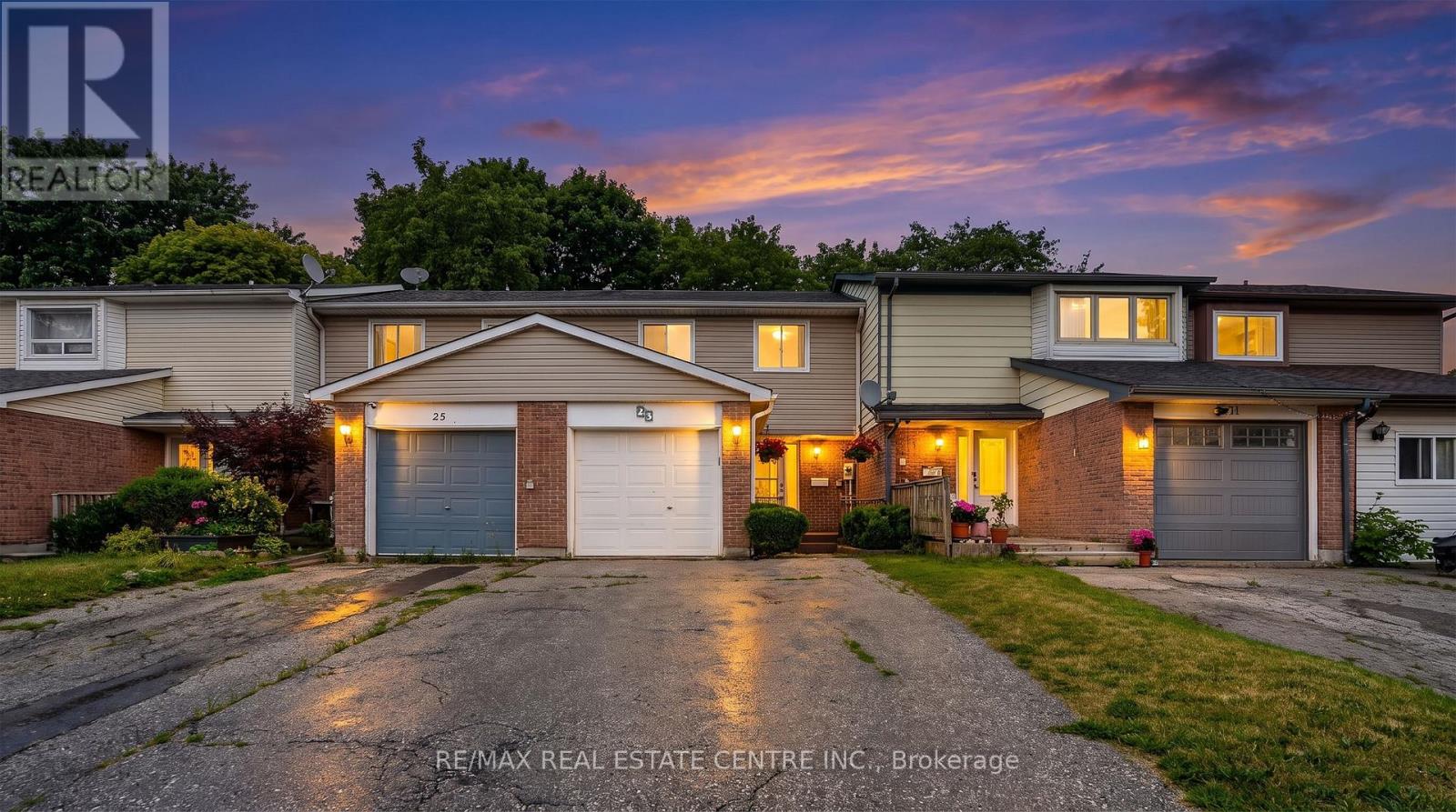 23 BURBANK CRESCENT - 1