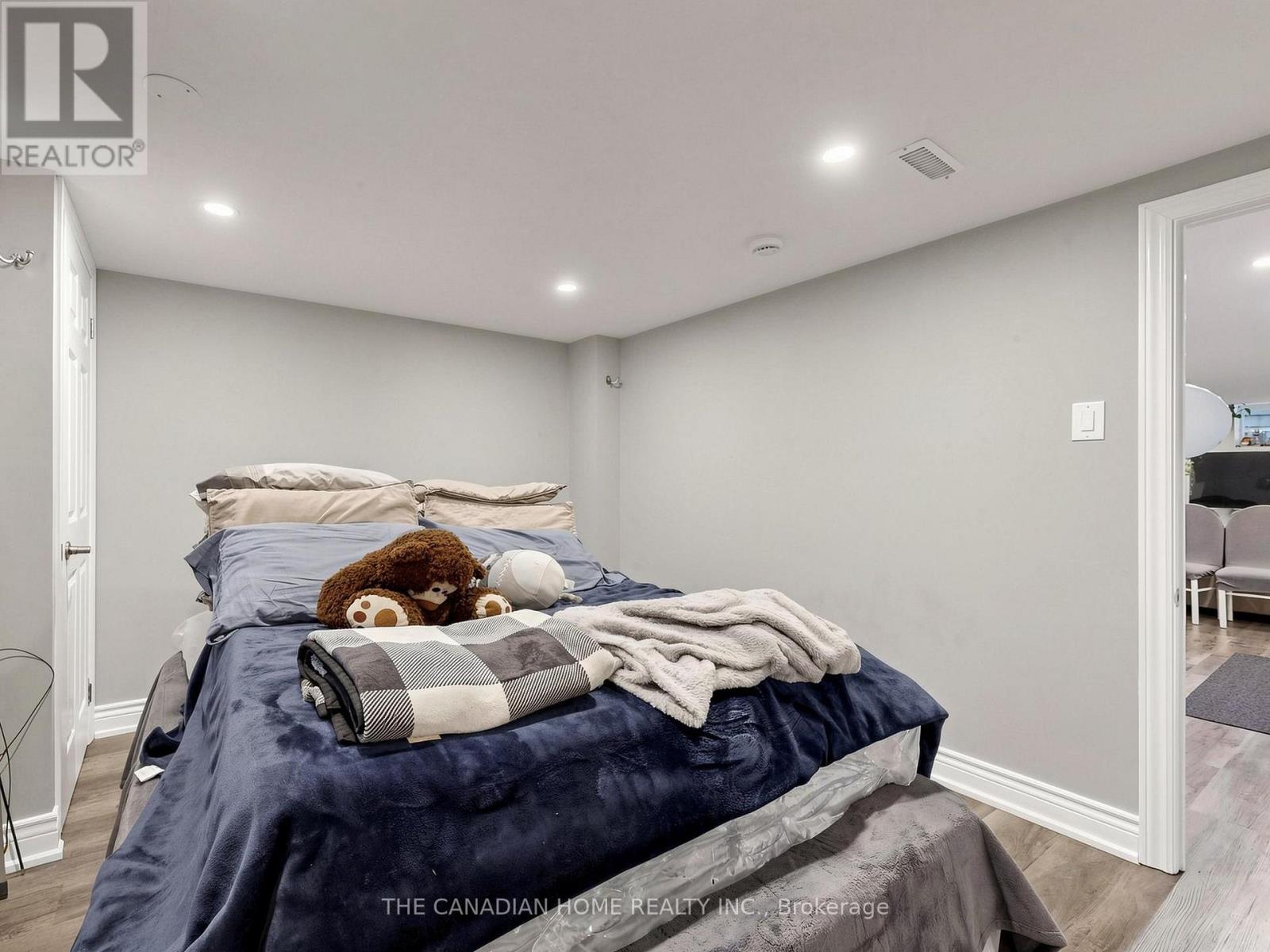 470 CROMWELL AVENUE - 34