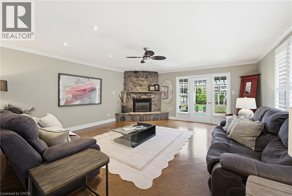 3083 LAKESHORE Road - 13