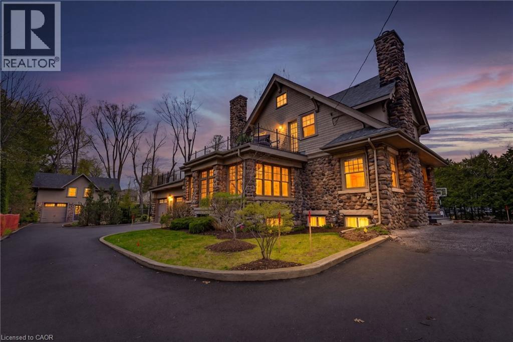3083 LAKESHORE Road - 1