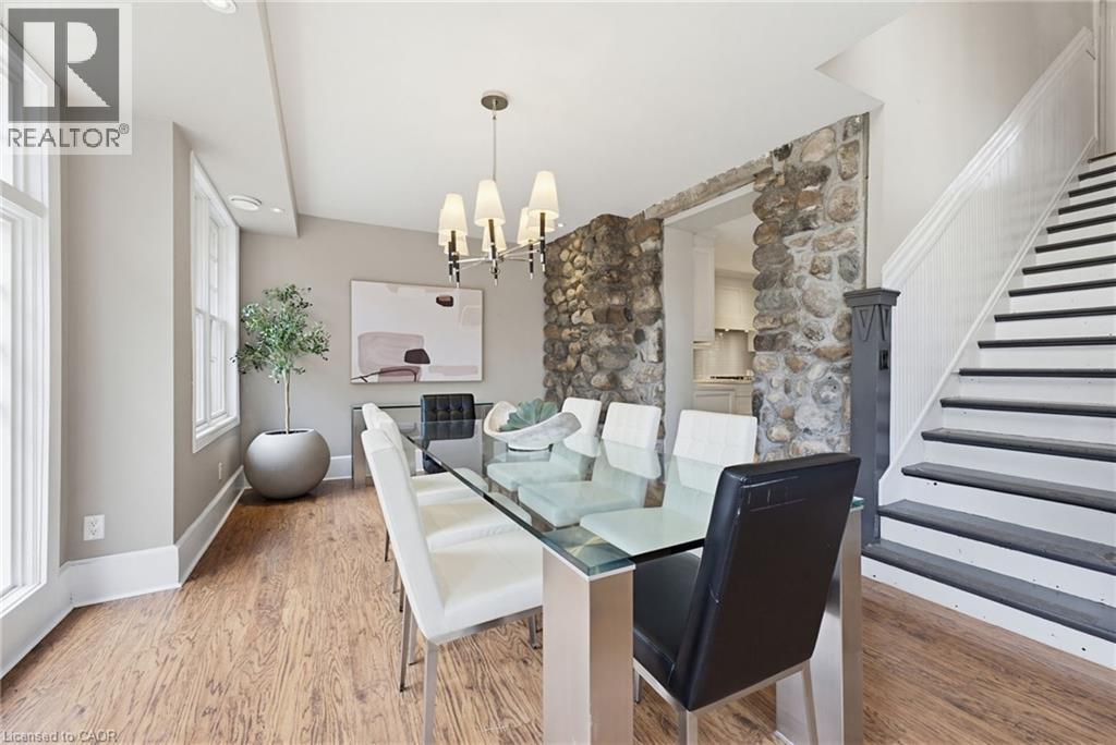 3083 LAKESHORE Road - 8