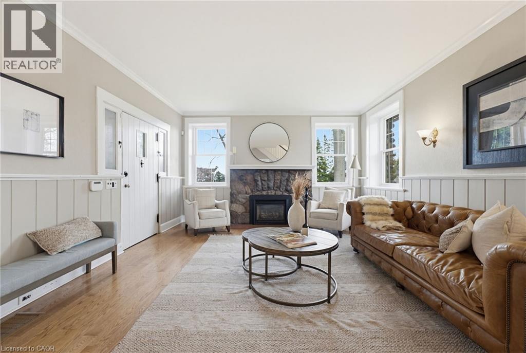 3083 LAKESHORE Road - 6
