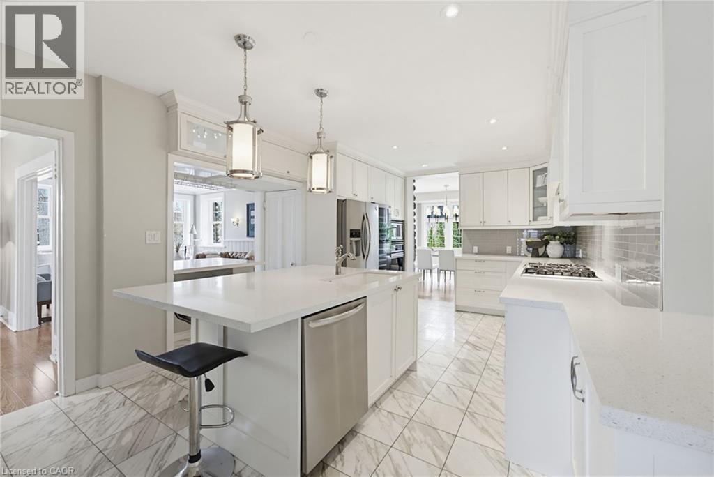 3083 LAKESHORE Road - 11