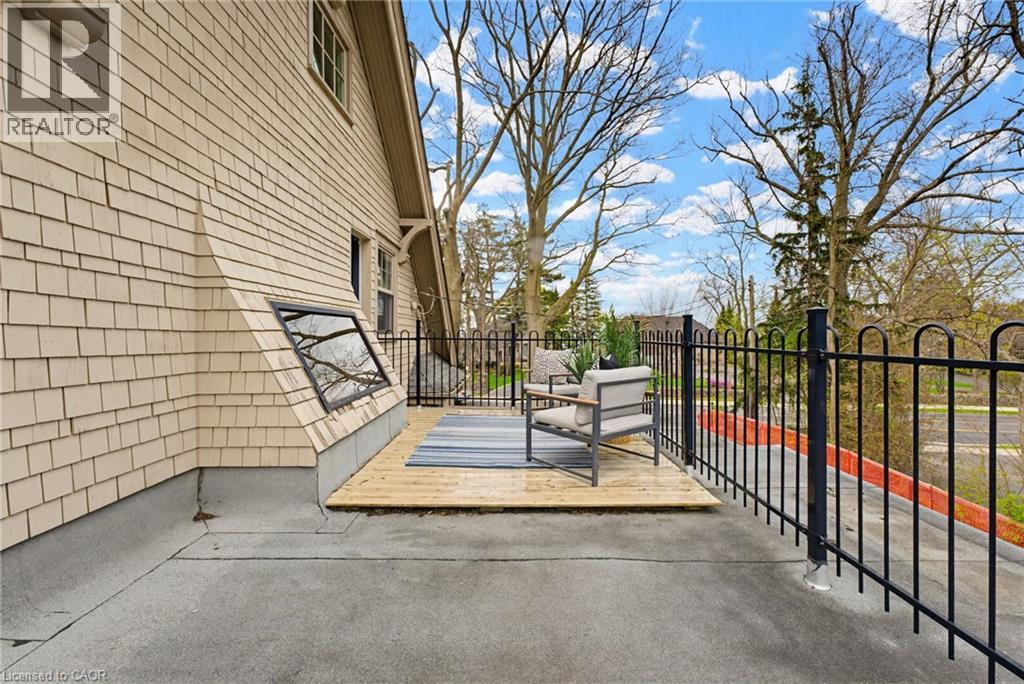 3083 LAKESHORE Road - 23