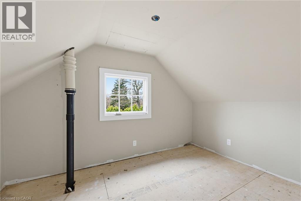 3083 LAKESHORE Road - 26