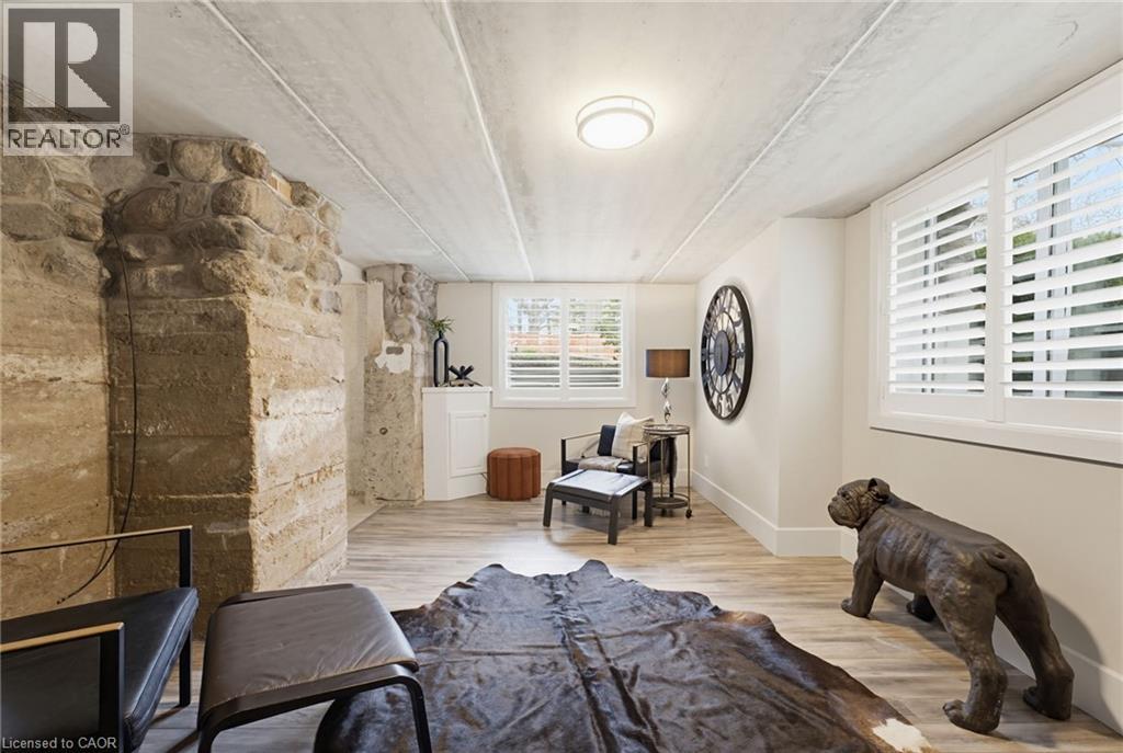 3083 LAKESHORE Road - 27