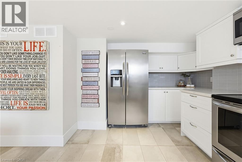 3083 LAKESHORE Road - 31