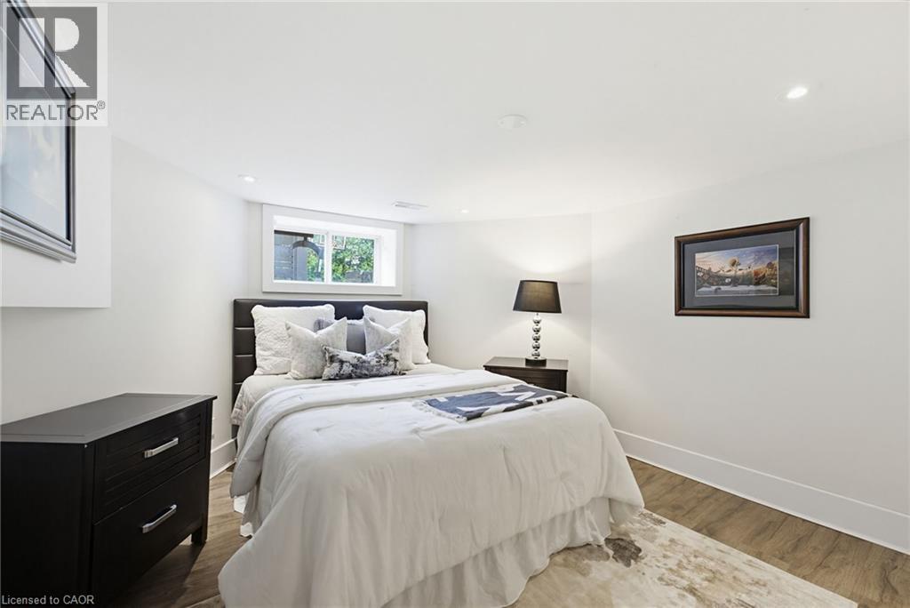 3083 LAKESHORE Road - 32