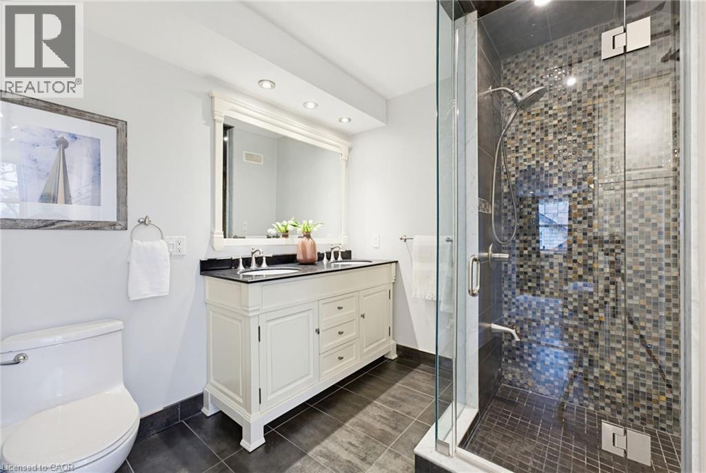 3083 LAKESHORE Road - 19