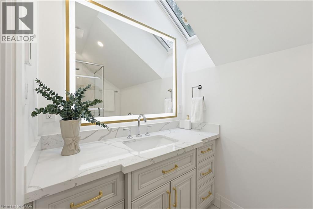 3083 LAKESHORE Road - 39