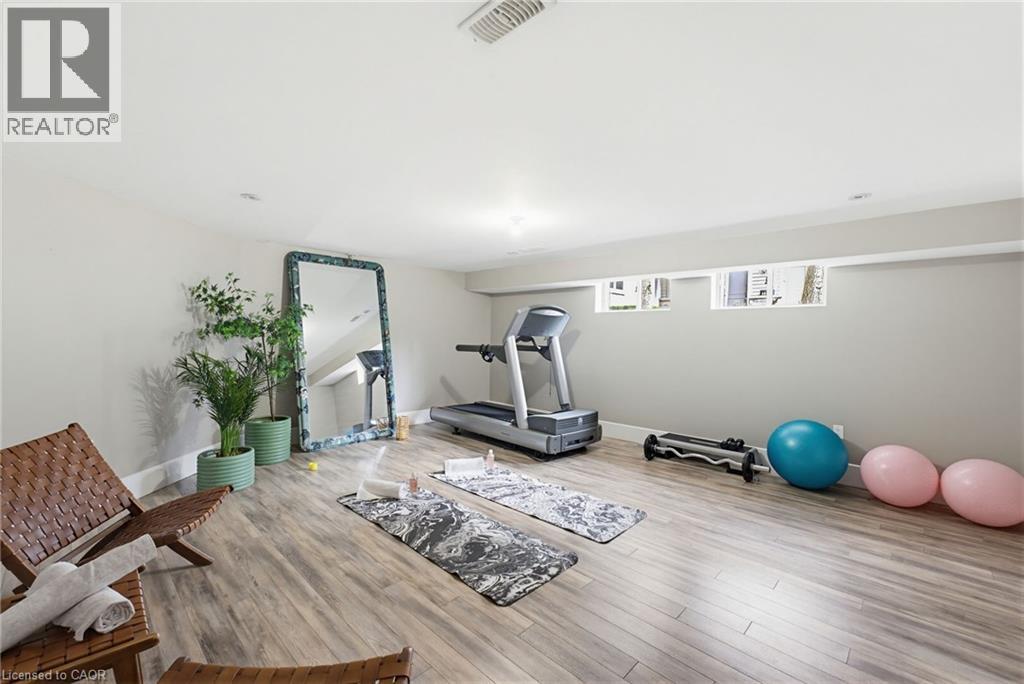 3083 LAKESHORE Road - 40