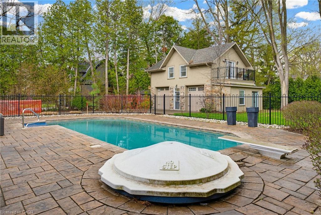 3083 LAKESHORE Road - 48
