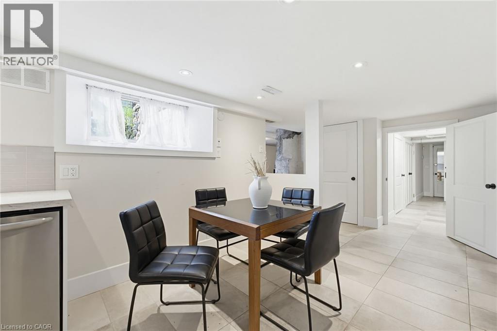 3083 LAKESHORE Road - 29