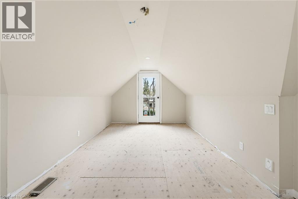 3083 LAKESHORE Road - 24