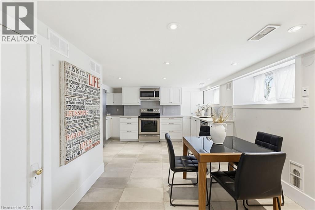 3083 LAKESHORE Road - 28