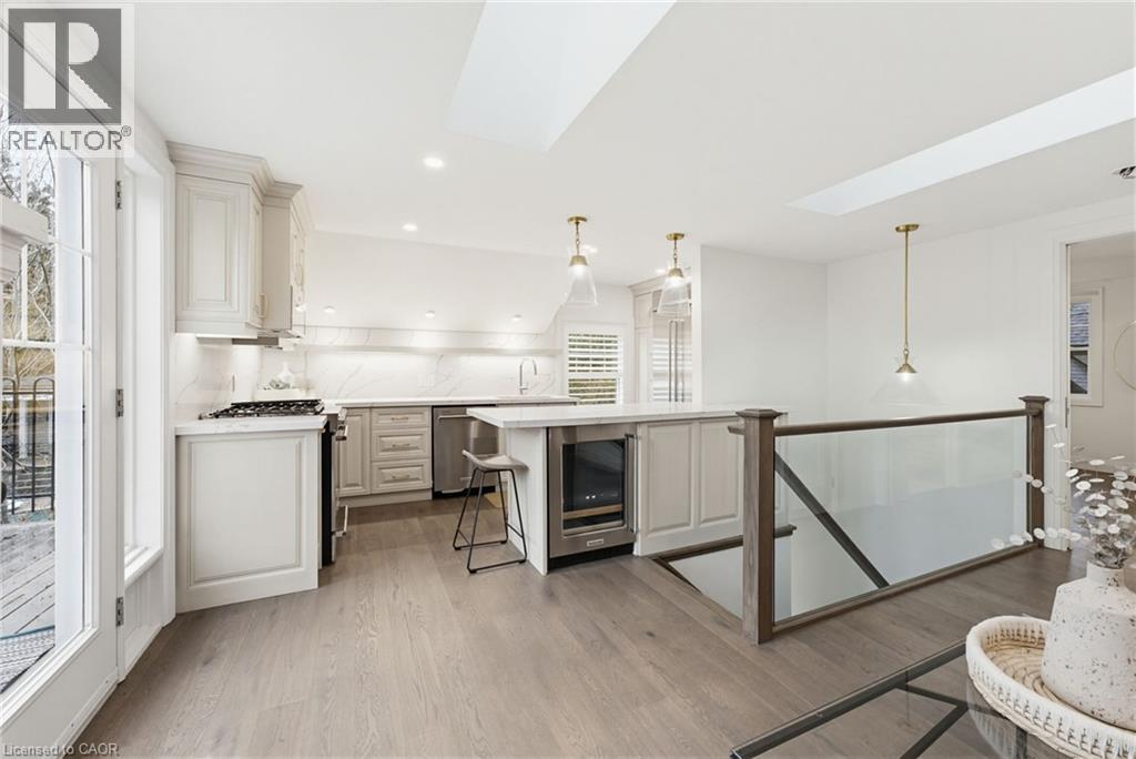 3083 LAKESHORE Road - 35