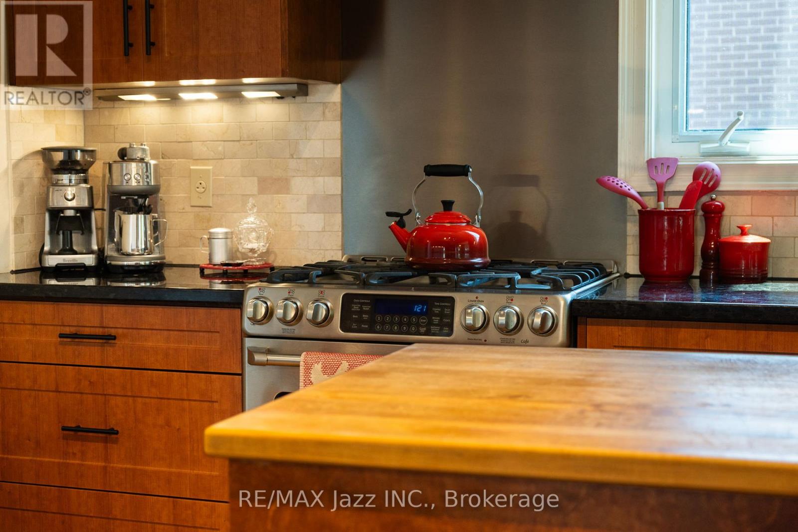 917 BYRON STREET N - Image 10