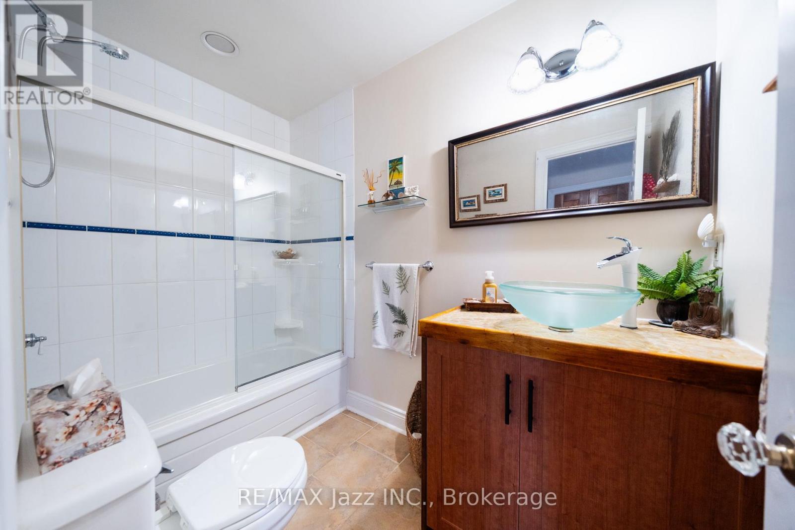 917 BYRON STREET N - Image 22