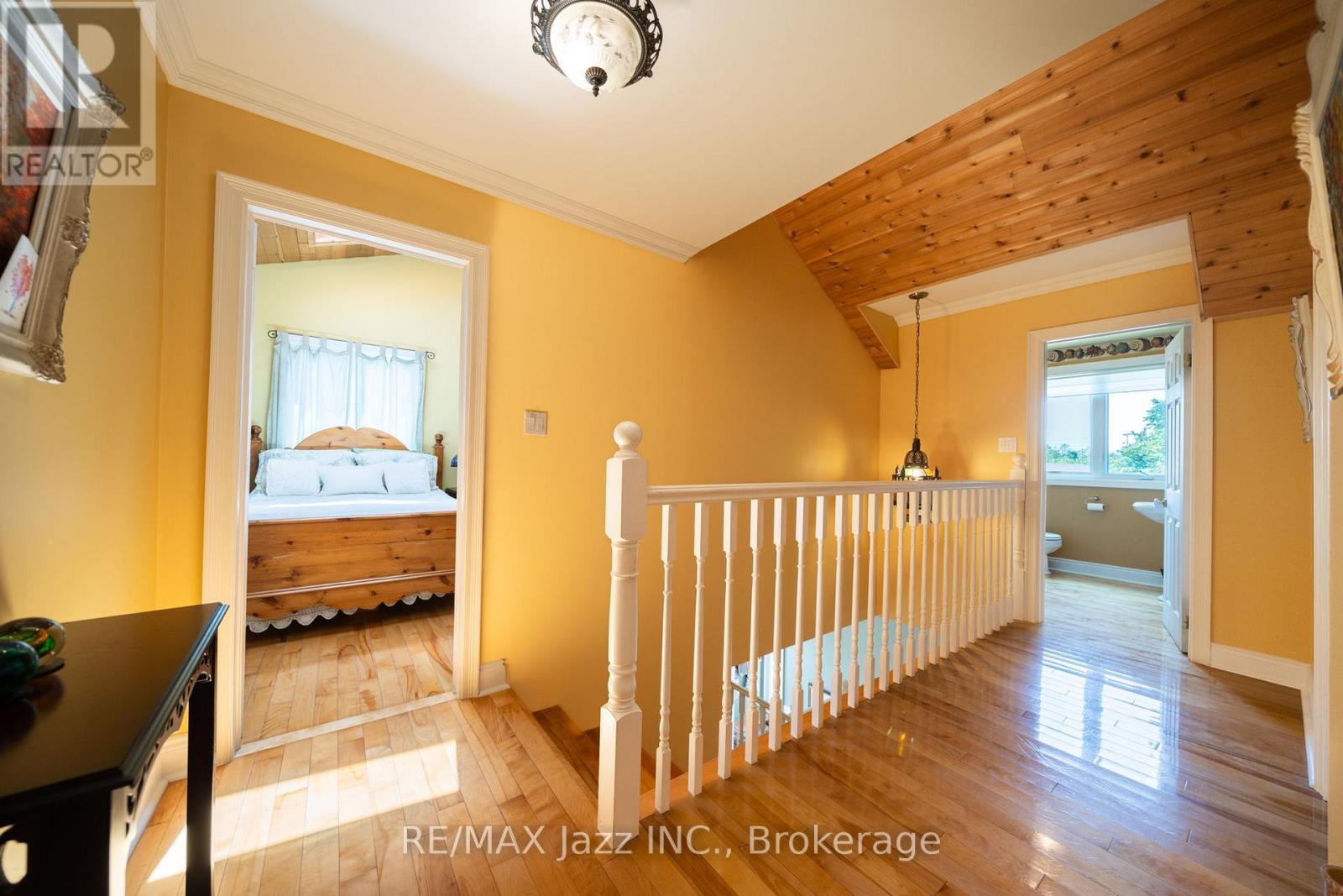 917 BYRON STREET N - Image 23