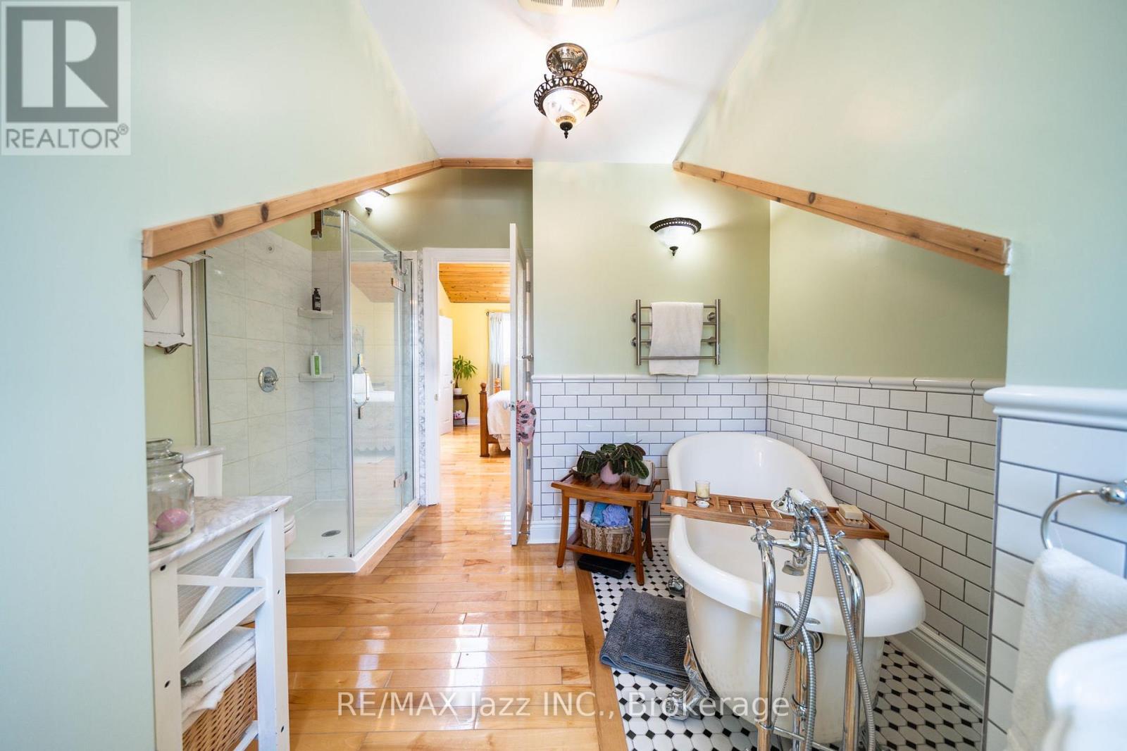 917 BYRON STREET N - Image 29